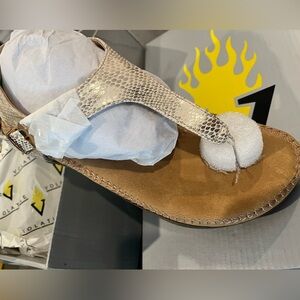 VOLATILE REECE SANDAL- 7